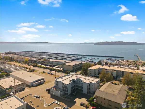 22226 6th Avenue S #201, Des Moines, WA 98198