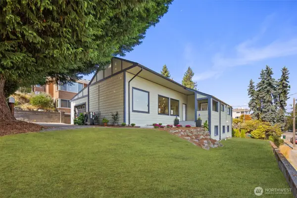 3205 25th Avenue W, Seattle, WA 98199