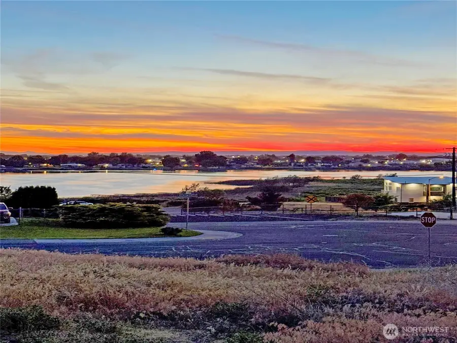 225 W Linden Avenue, Moses Lake, WA 98837 - Image #2