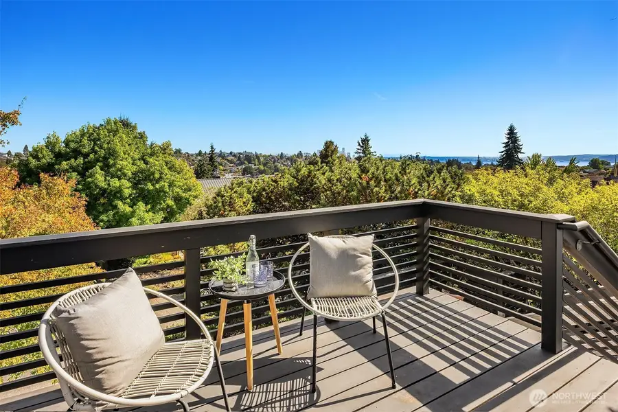 2439 36th Avenue W, Seattle, WA 98199 - Image #2