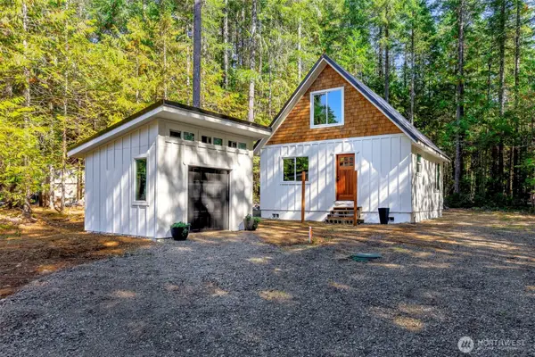 111 N Mount Jupiter Drive, Hoodsport, WA 98548