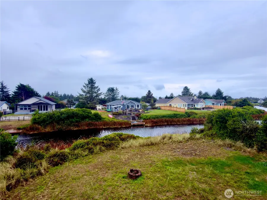 189 N Razor Clam Drive Sw, Ocean Shores, WA 98569 - Image #2