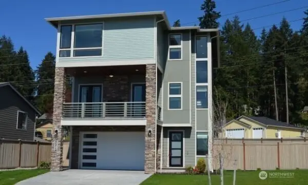 9513 38th Street E, Edgewood, WA 98371