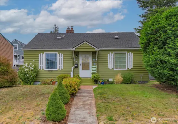 1237 S Ridgewood Ave, Tacoma, WA 98405