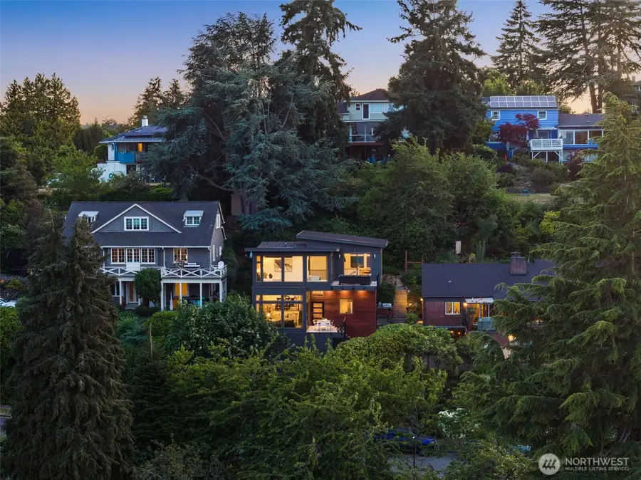 3925 48th Avenue S, Seattle, WA 98118 - Image #2