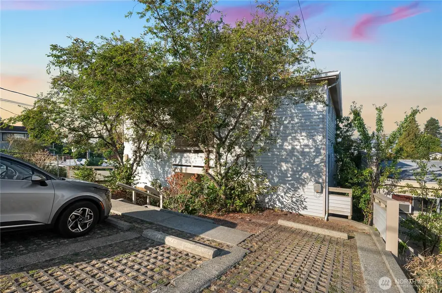 6042 Fauntleroy Way Sw, Seattle, WA 98136 - Image #3