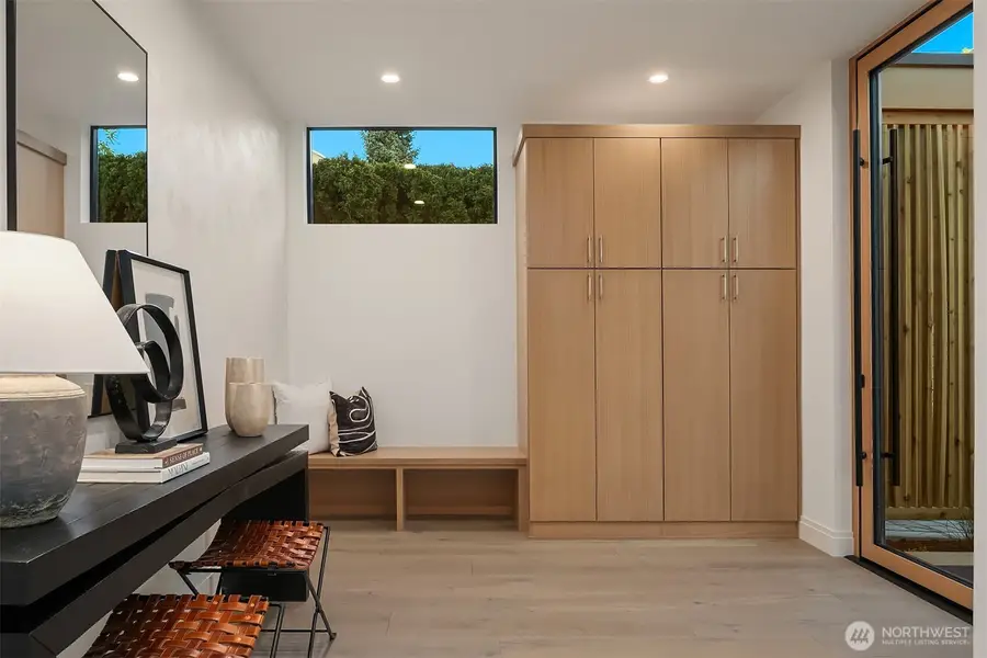 7626 NE 10th Street, Medina, WA 98039 - Image #3