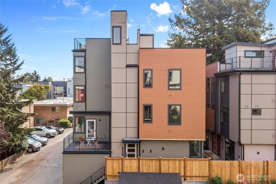 6546 Latona Avenue Ne, Seattle, WA 98115 - Image #2