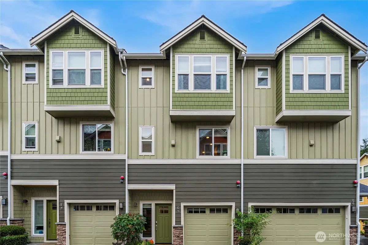 23000 NE 8th #E5, Sammamish, WA 98074 - Image #1