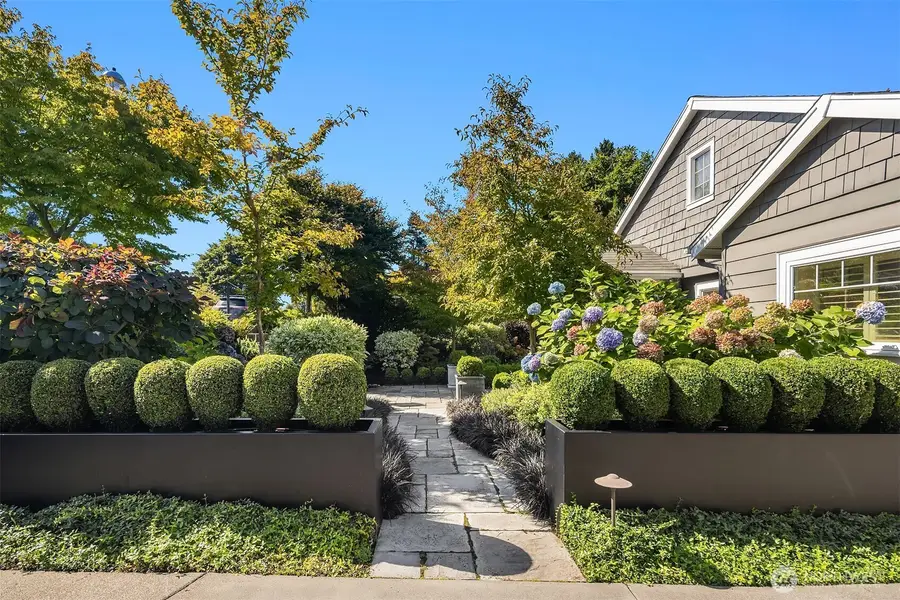 3449 Magnolia Boulevard W, Seattle, WA 98199 - Image #2
