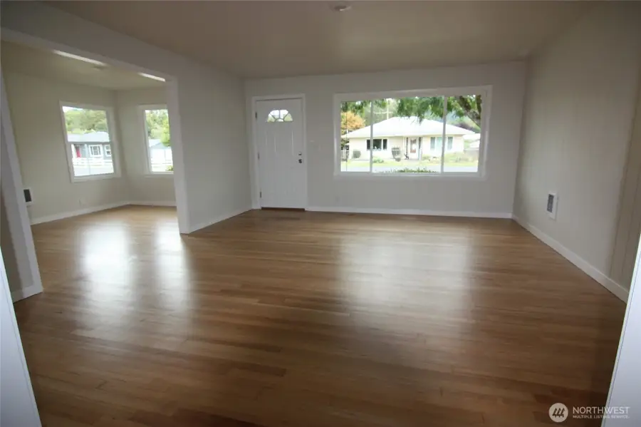 413 SE Roake Avenue, Castle Rock, WA 98611 - Image #2