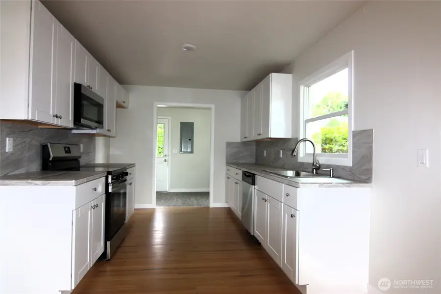 413 SE Roake Avenue, Castle Rock, WA 98611 - Image #3