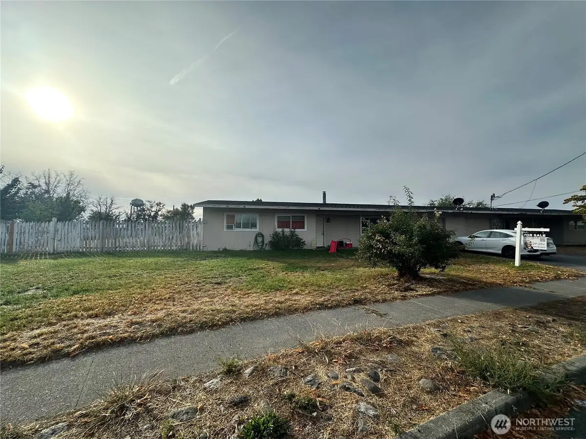 8958 Tinkerloop #A & B, Moses Lake, WA 98837 - Image #1