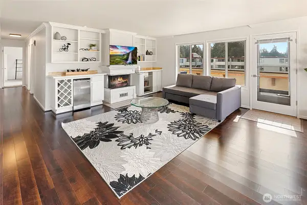 8516 196th Street Sw #302, Edmonds, WA 98026