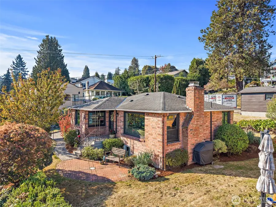 10127 Waters Avenue S, Seattle, WA 98178 - Image #2
