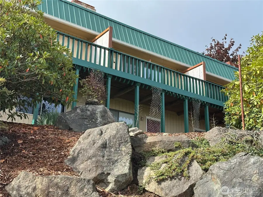 910 Barnhart Street, Raymond, WA 98577 - Image #2