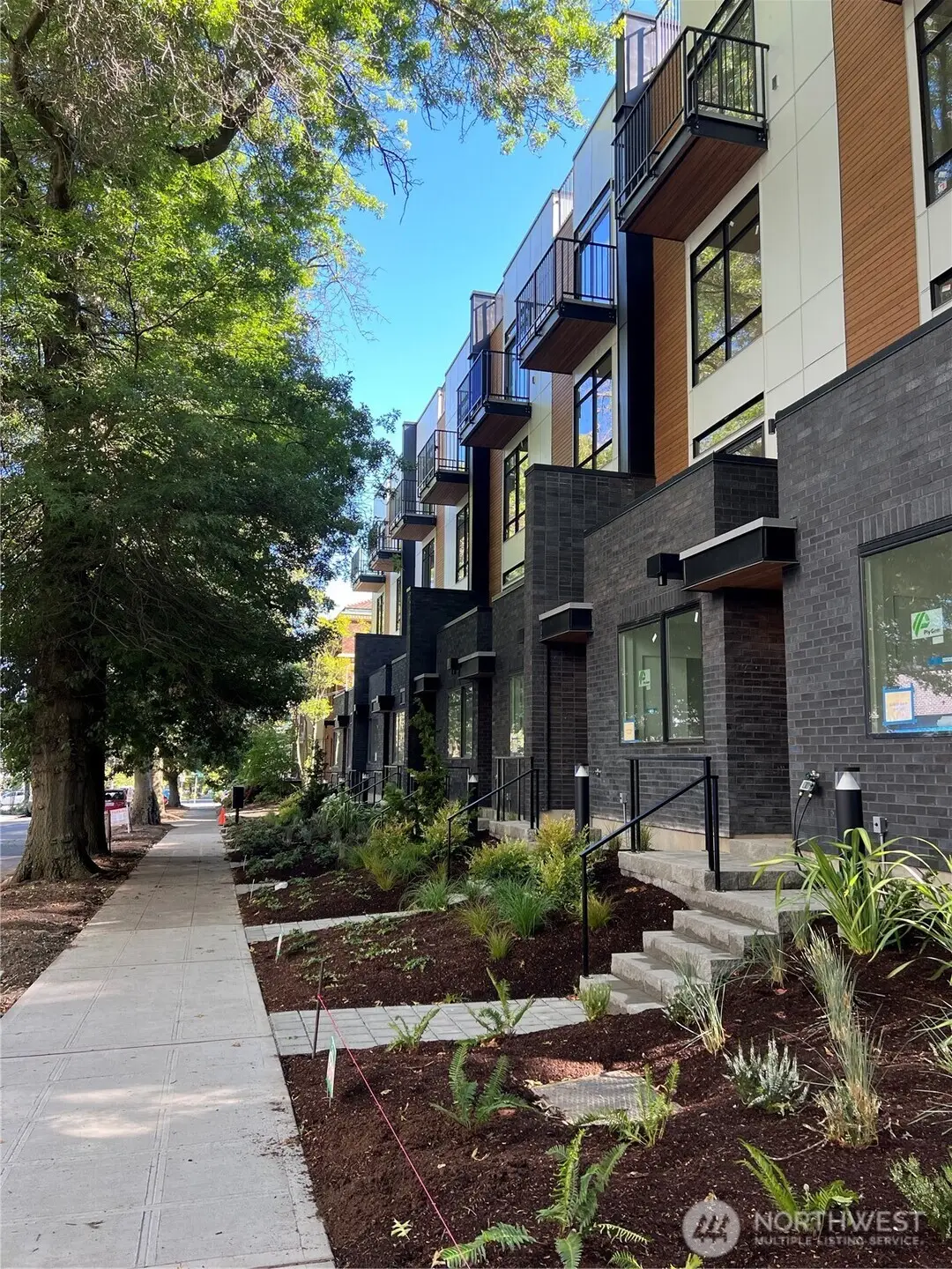 2102 1st Avenue N, Seattle, WA 98109 - Image #1