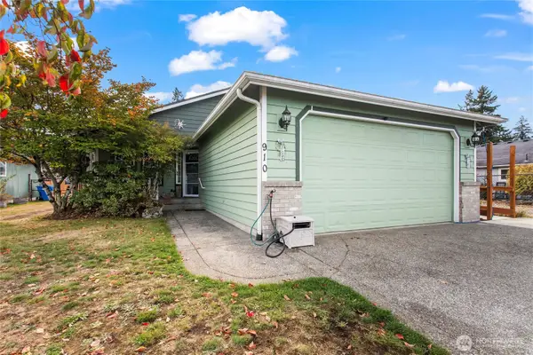 910 138th Street S, Parkland, WA 98444