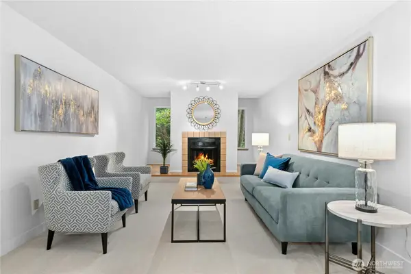 13717 Linden Avenue N #313, Seattle, WA 98133