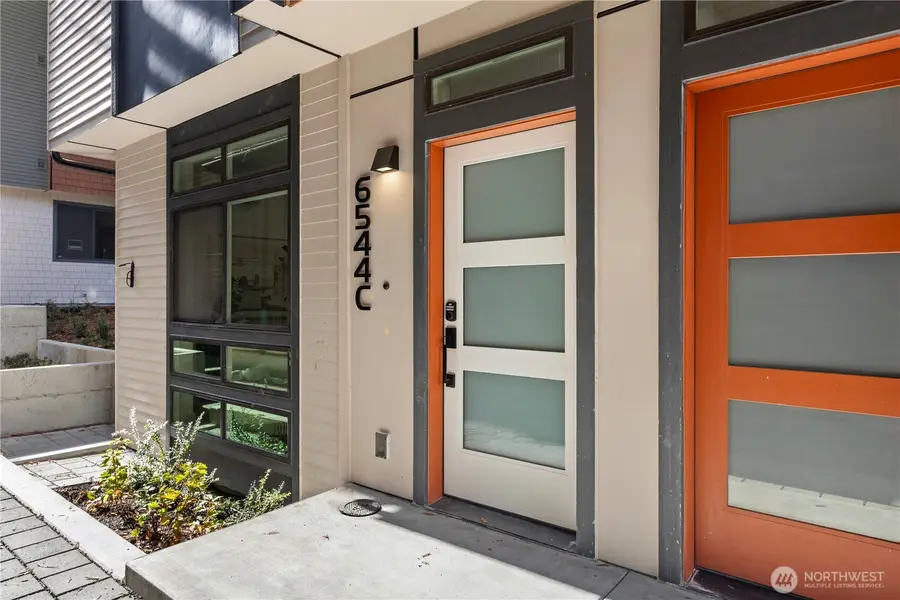 6544 Latona Avenue Ne, Seattle, WA 98115 - Image #2