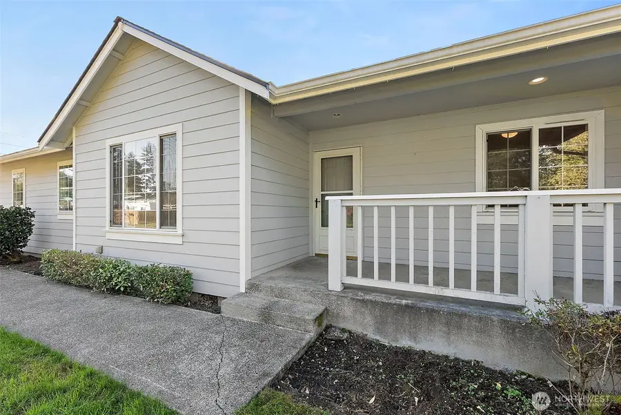 10102 8th Avenue Ct S, Tacoma, WA 98444 - Image #2