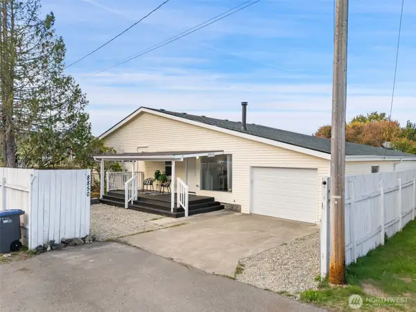 8850 NE Point No Point Road, Hansville, WA 98340