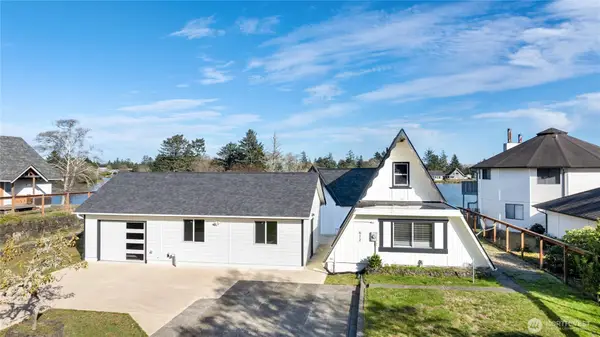 672 SE Mount Olympus Avenue, Ocean Shores, WA 98569