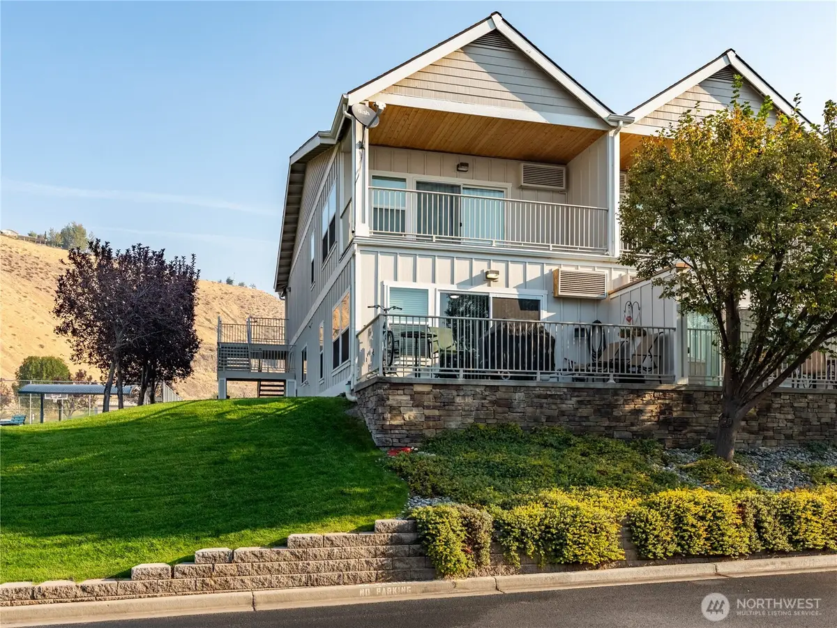 23772 Crescent Bay Drive Nw #107, Quincy, WA 98848 - Image #1