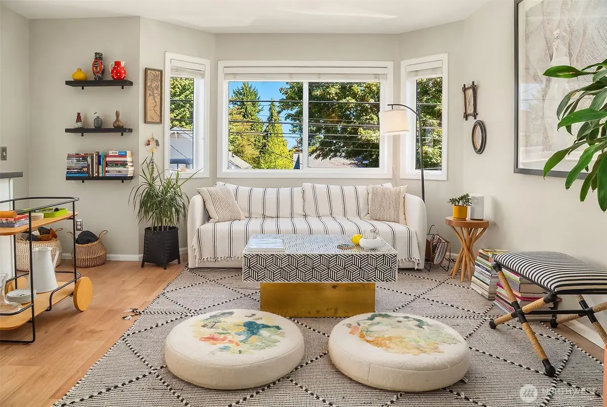 2116 California Avenue Sw #201, Seattle, WA 98116 - Image #1