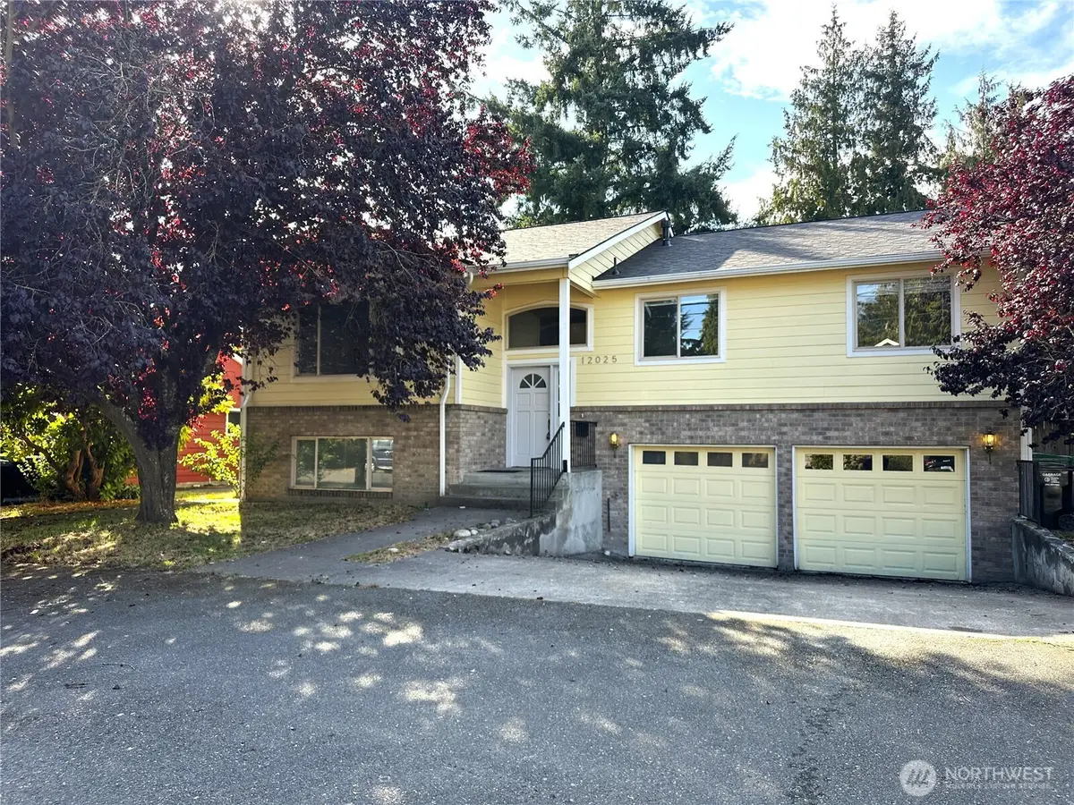 12025 Phinney Avenue N, Seattle, WA 98133 - Image #1