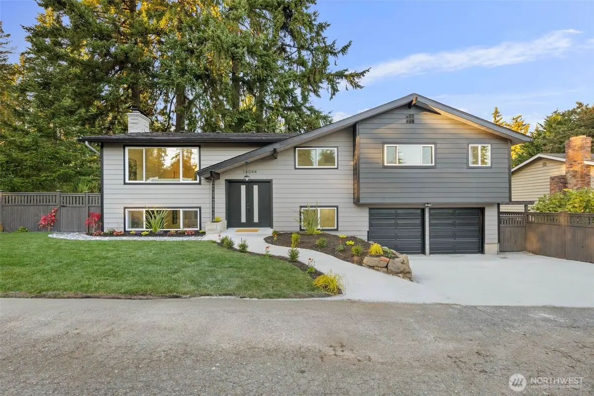 16044 Greenwood Avenue N, Shoreline, WA 98133 - Image #1