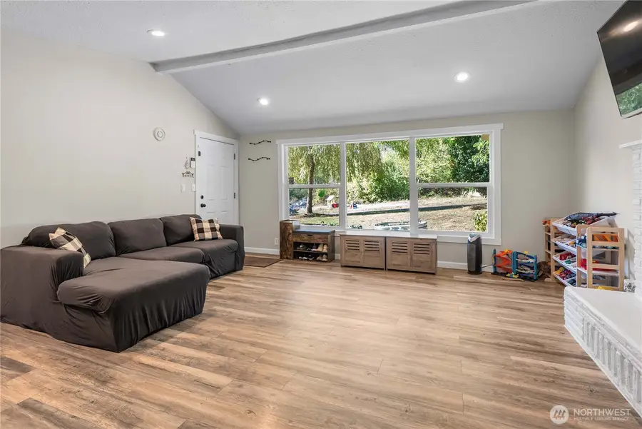 1251 S 230th Street, Des Moines, WA 98198 - Image #2