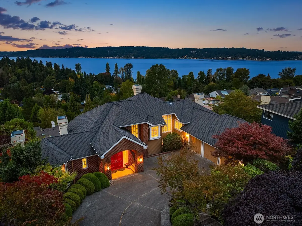 8726 Paisley Drive Ne, Seattle, WA 98115 - Image #1