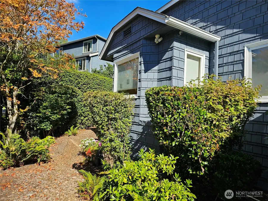2822 Prosch Avenue W, Seattle, WA 98119 - Image #2