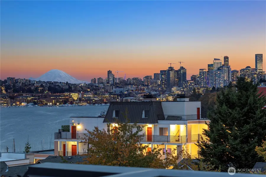 922 N 35th Street, Seattle, WA 98103 - Image #2