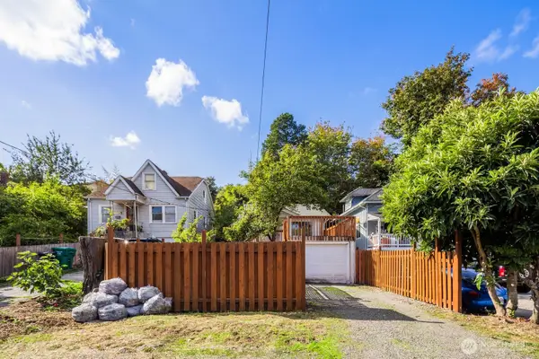 2305 24th Avenue S, Seattle, WA 98144