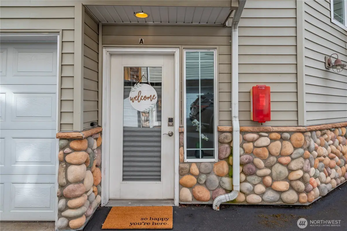 5731 186th Place Sw #A, Lynnwood, WA 98037 - Image #1