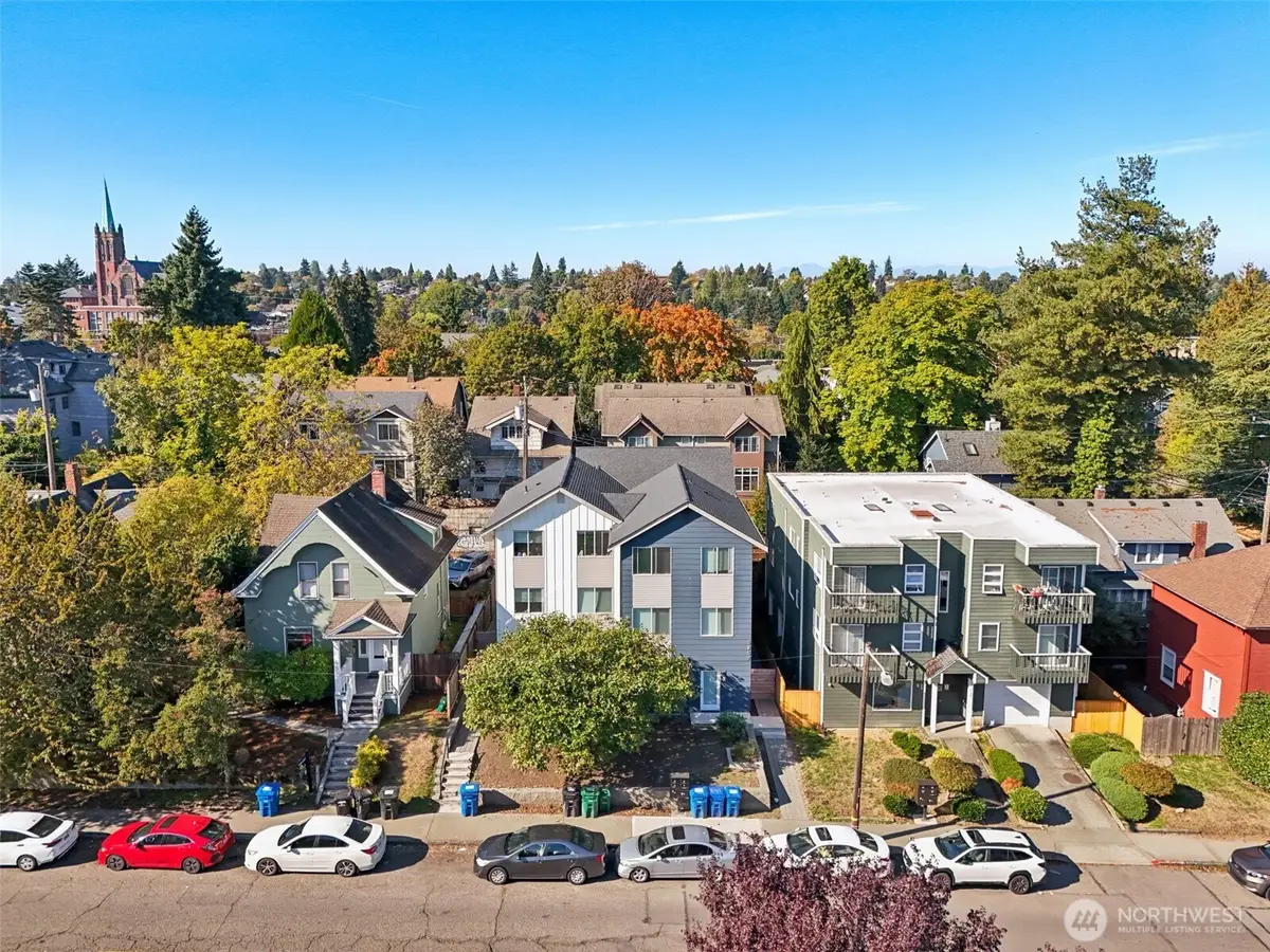 5259 Brooklyn Avenue Ne, Seattle, WA 98105 - Image #1