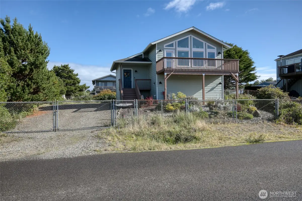 544 Sand Dune Avenue Sw, Ocean Shores, WA 98569 - Image #1