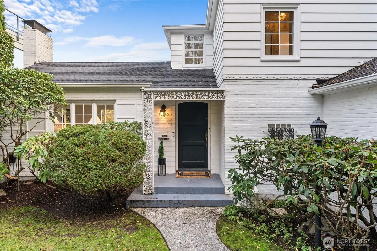 1820 W Magnolia Way W, Seattle, WA 98199 - Image #1