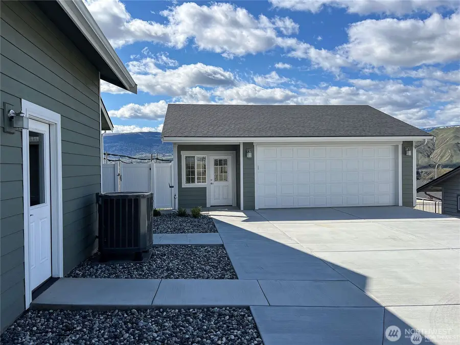 647 S Newton Avenue, East Wenatchee, WA 98802 - Image #3