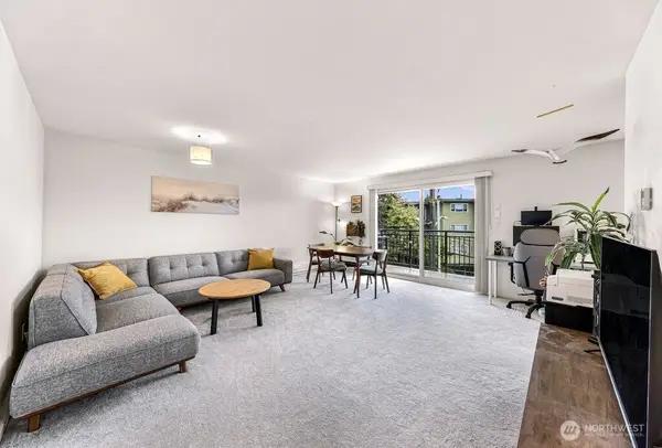 911 N 73rd Street #401, Seattle, WA 98103