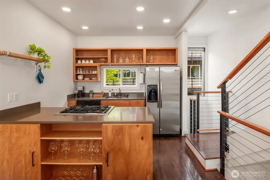 556 Highland Drive, Seattle, WA 98109 - Image #3