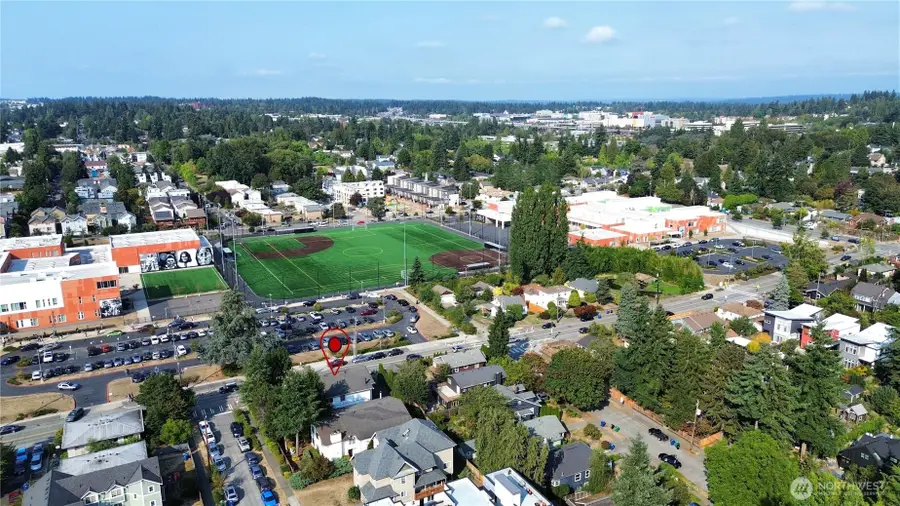 8854 Interlake Avenue N, Seattle, WA 98103 - Image #2