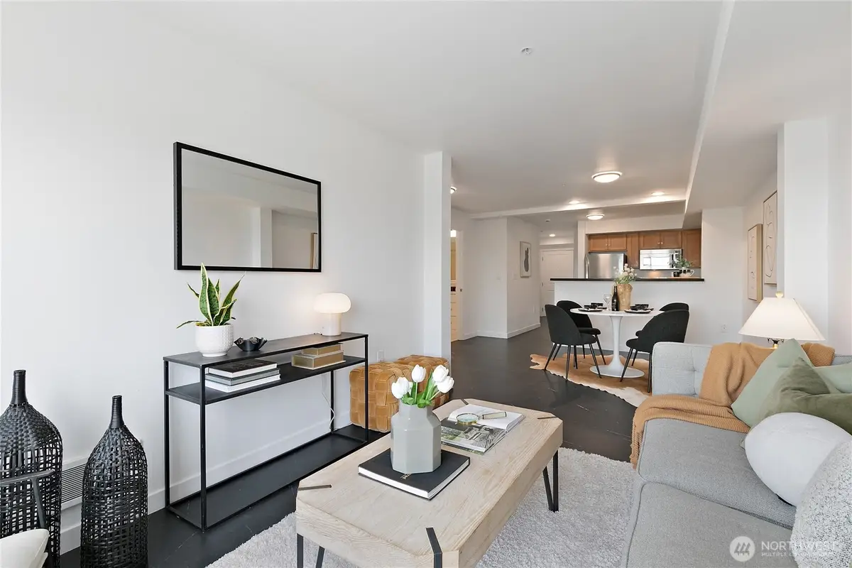 1909 10th Avenue W #203, Seattle, WA 98119 - Image #1
