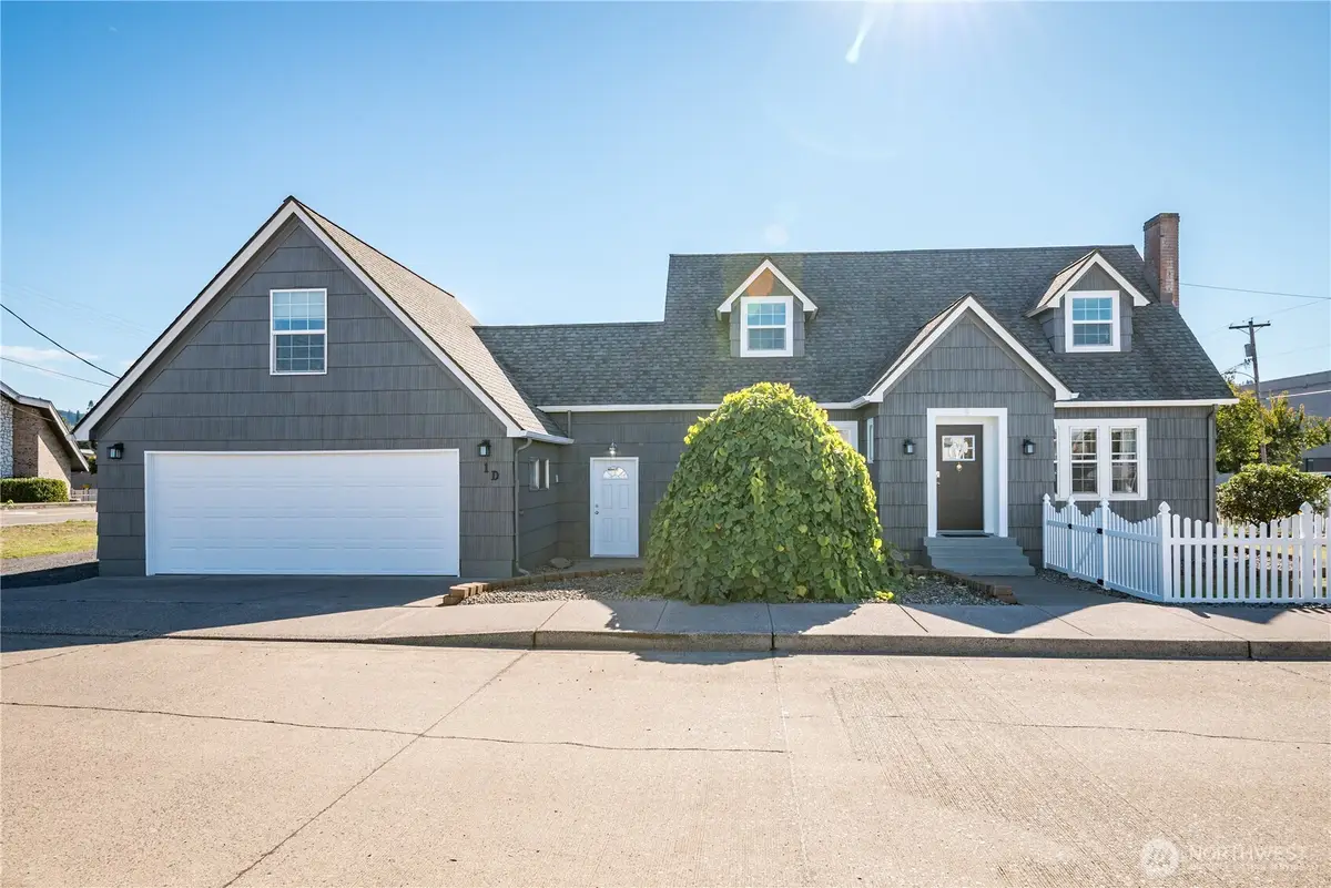 1 D Street Sw, Castle Rock, WA 98611 - Image #1