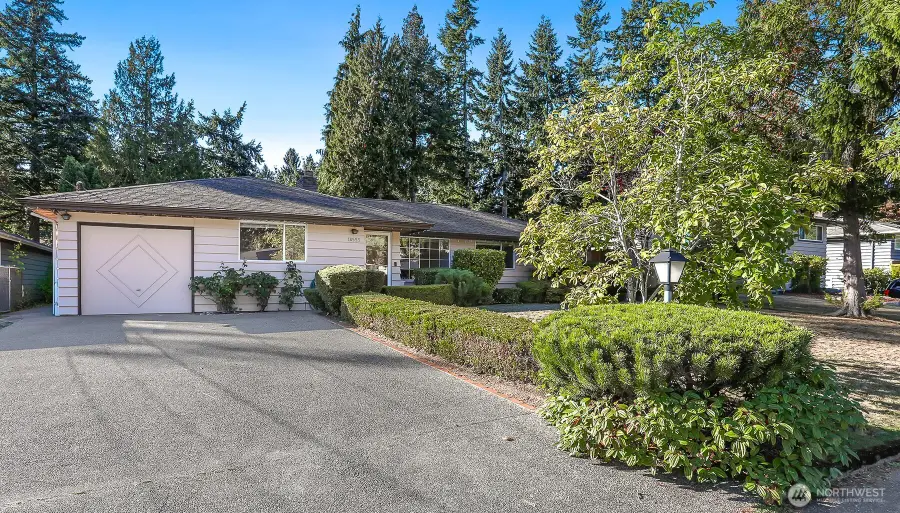 18555 Burke Avenue N, Shoreline, WA 98133 - Image #2