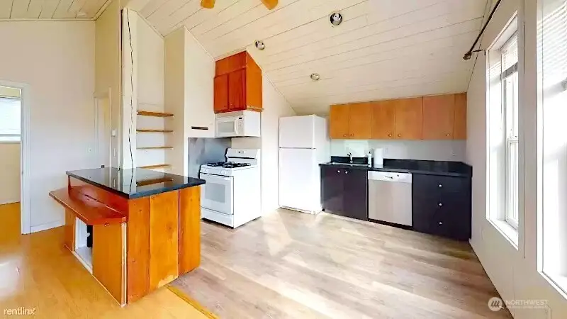 8829 Midvale Avenue N, Seattle, WA 98103 - Image #2