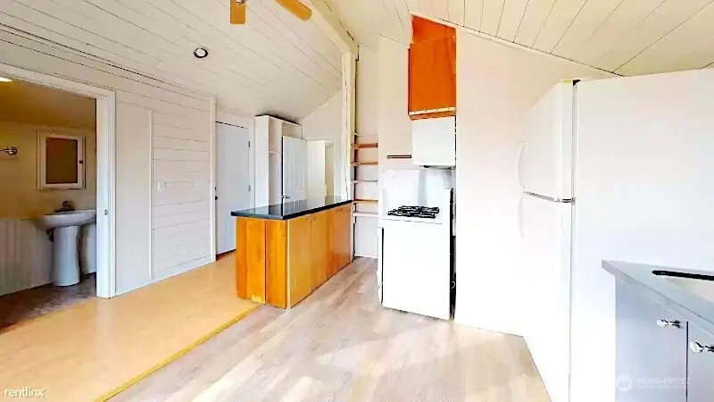 8829 Midvale Avenue N, Seattle, WA 98103 - Image #3