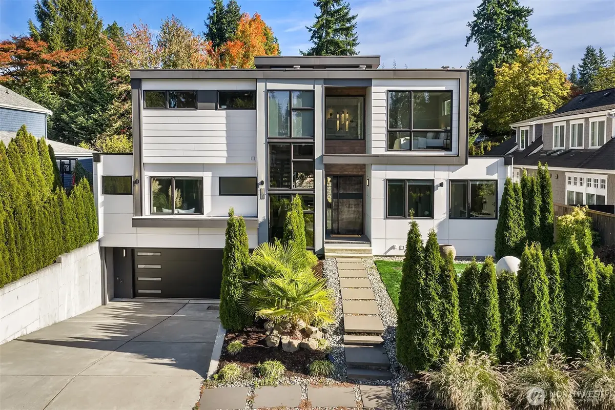 3108 92nd Avenue Ne, Clyde Hill, WA 98004 - Image #1